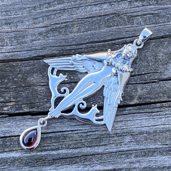 Large Freya Viking Goddess Pendant in .925 Sterling Silver with Garnet drop - Picture 7 of 13